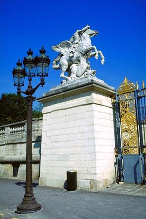 大阪で見つける！アニメ・キャラクターグッズのおすすめストアと最新情報