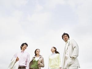 金沢の思い出に家族で一緒に金箔貼り体験